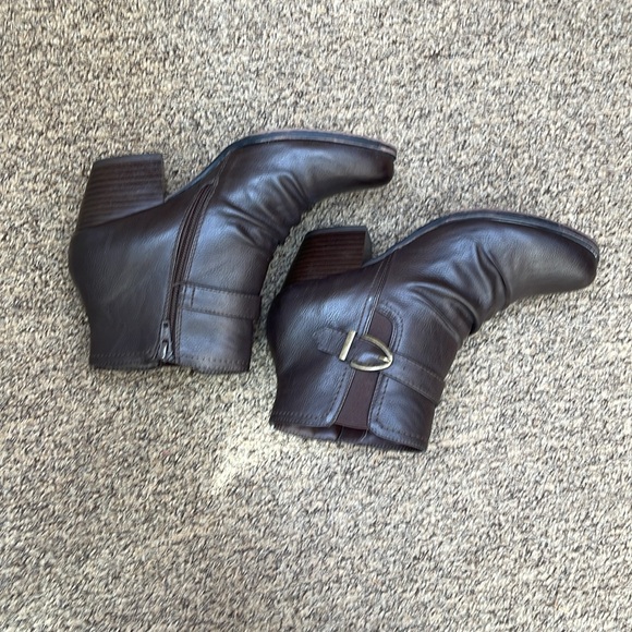 Women’s Size 7.5 M  Ankle Boots heel Bootie Brown Casual - Picture 3 of 9